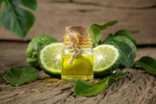 bergamot-esansiyel-yagi:-faydalari-ve-olasi-yan-etkileri