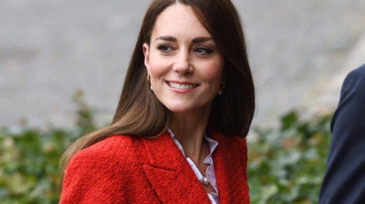 kate-middleton’in-kirmizi-basrolundeki-kopenhag-stili