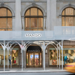 mango-new-york-fifth-avenue’deki-yeni-amiral-magazasinin-acilisini-kutluyor 