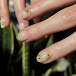 “dirty-martini”-nail-art-trendi